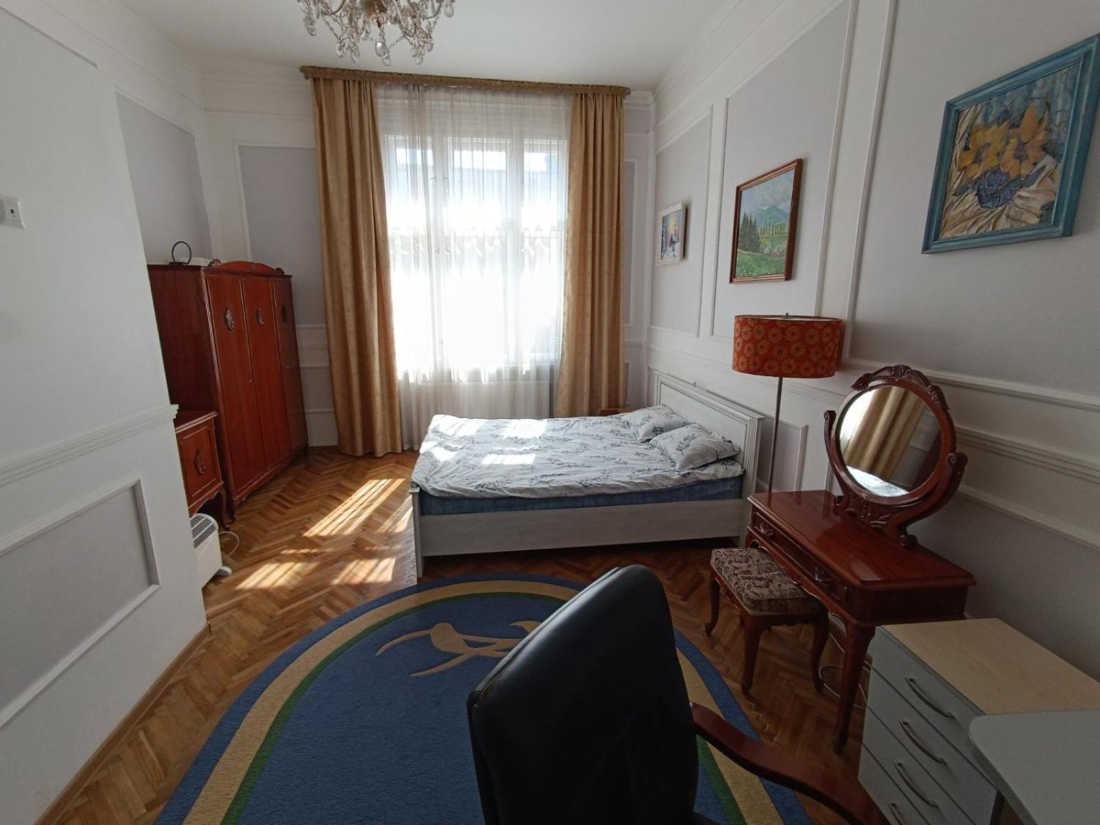 Старовинні Апартаменти У Центрі Міста Uzhhorod Exterior foto